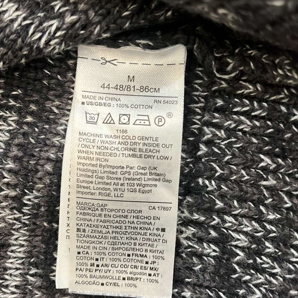 ⭐️ GAP black white and grey crew-neck sweater- size medium - Picture 6 of 7